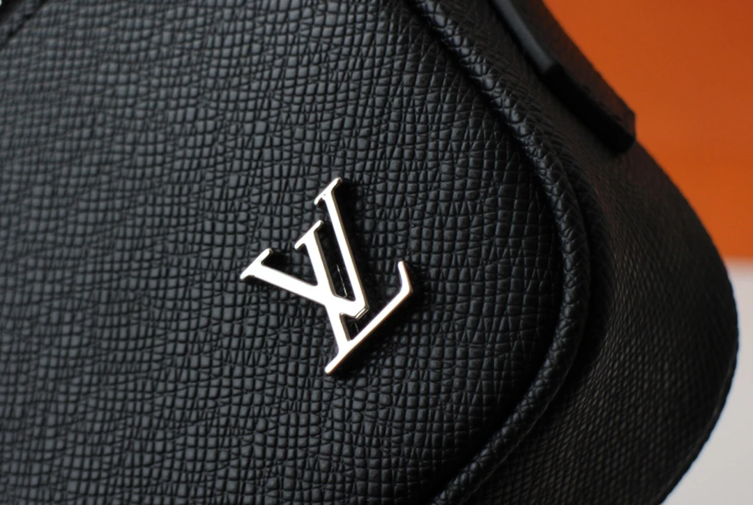 Louis Vuitton POCHETTE KASAI M30441 5 13252156538226364