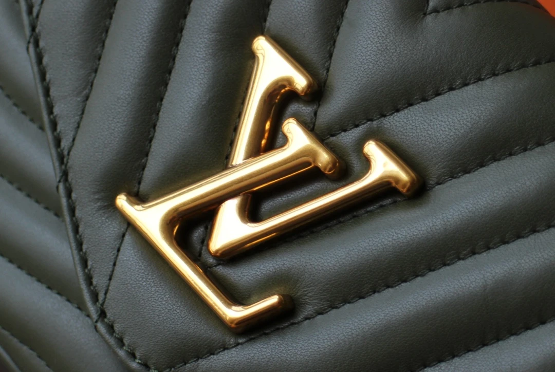 Louis Vuitton NEW WAVE MULTI-POCHETTE M56471 13 Louis Vuitton NEW WAVE MULTI-POCHETTE M56471