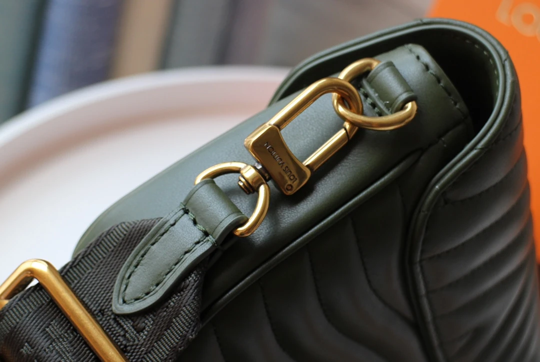 Louis Vuitton NEW WAVE MULTI-POCHETTE M56471 14 Louis Vuitton NEW WAVE MULTI-POCHETTE M56471