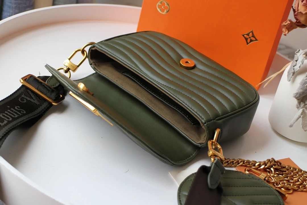 Louis Vuitton NEW WAVE MULTI-POCHETTE M56471 15 Louis Vuitton NEW WAVE MULTI-POCHETTE M56471