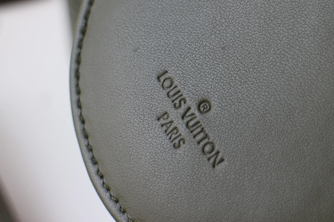 Louis Vuitton NEW WAVE MULTI-POCHETTE M56471 18 Louis Vuitton NEW WAVE MULTI-POCHETTE M56471