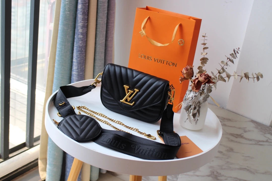 Louis Vuitton NEW WAVE MULTI-POCHETTE M56471 1 Louis Vuitton NEW WAVE MULTI-POCHETTE M56471