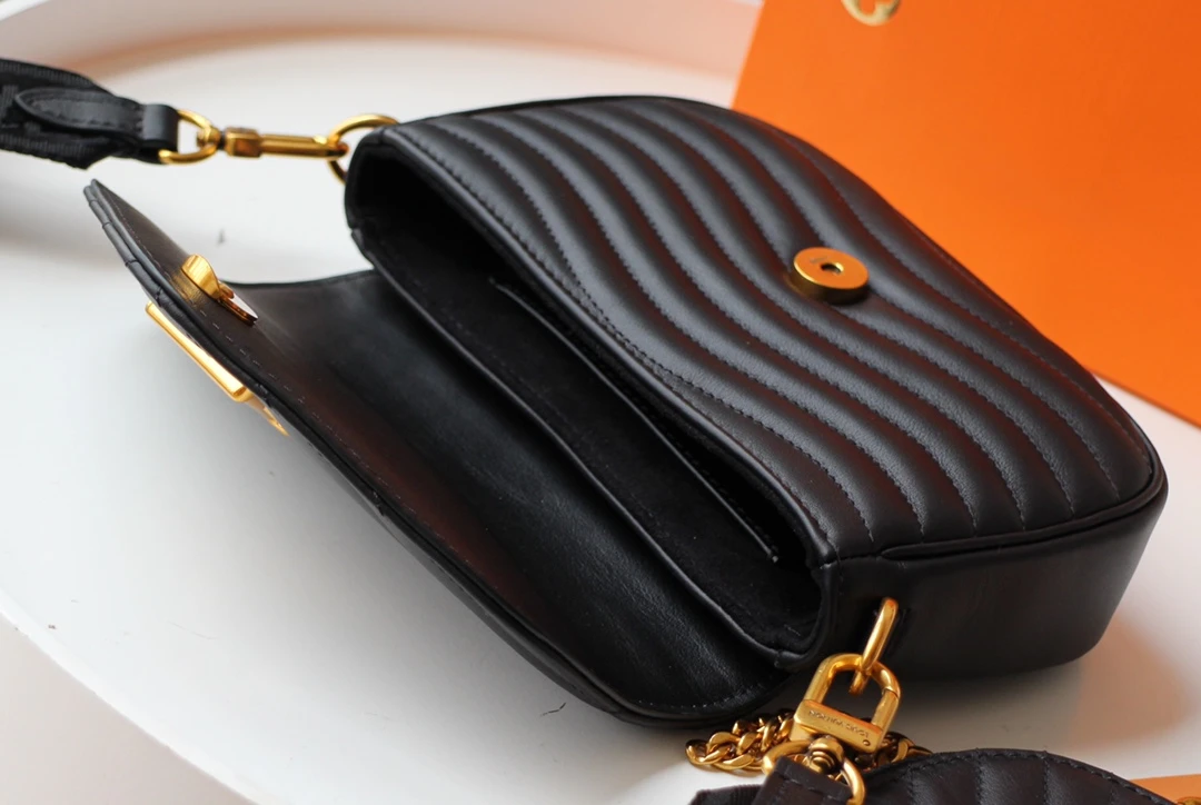 Louis Vuitton NEW WAVE MULTI-POCHETTE M56471 4 Louis Vuitton NEW WAVE MULTI-POCHETTE M56471