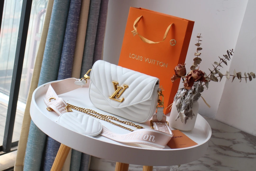 Louis Vuitton NEW WAVE MULTI-POCHETTE M56471 19 Louis Vuitton NEW WAVE MULTI-POCHETTE M56471