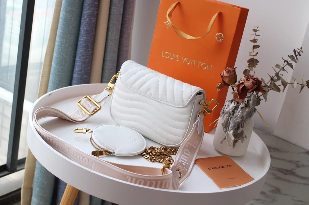 Louis Vuitton NEW WAVE MULTI-POCHETTE M56471 22 Louis Vuitton NEW WAVE MULTI-POCHETTE M56471