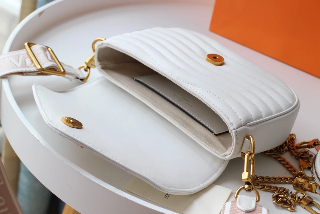 Louis Vuitton NEW WAVE MULTI-POCHETTE M56471 23 Louis Vuitton NEW WAVE MULTI-POCHETTE M56471