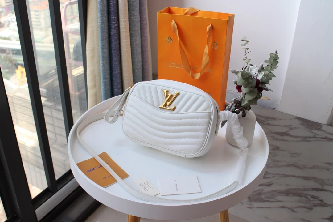 Louis Vuitton NEW WAVE CAMERA BAG M53683 9 Louis Vuitton NEW WAVE CAMERA BAG M53683