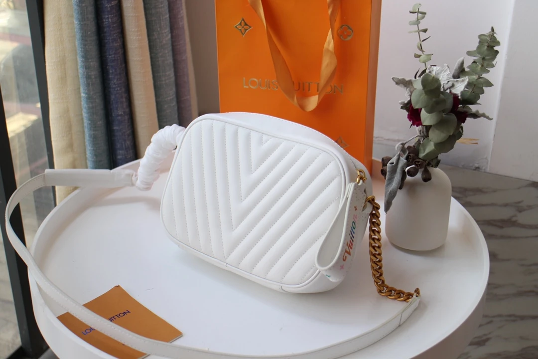 Louis Vuitton NEW WAVE CAMERA BAG M53683 11 Louis Vuitton NEW WAVE CAMERA BAG M53683