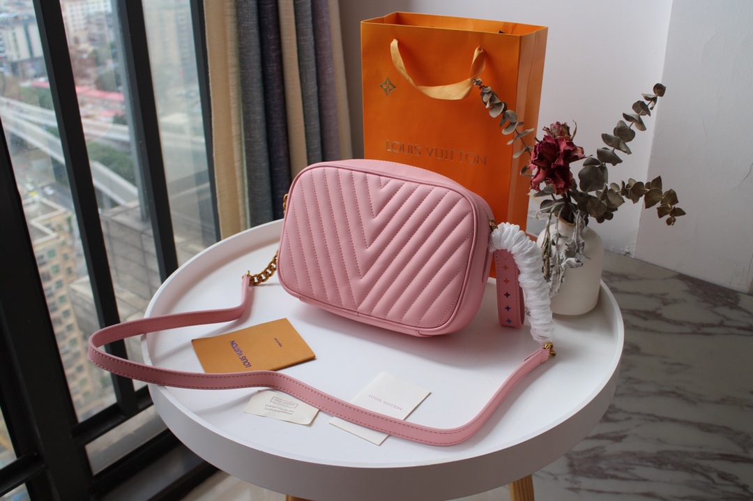 Louis Vuitton NEW WAVE CAMERA BAG M53683