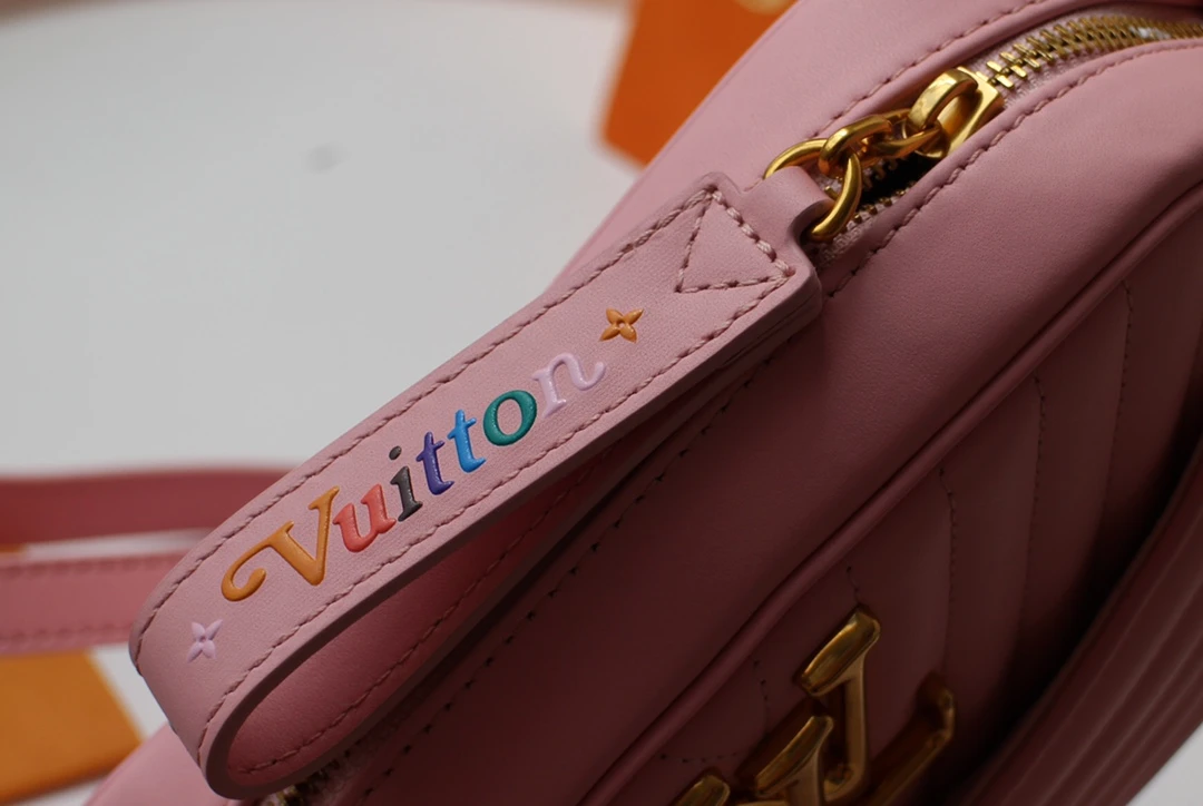 Louis Vuitton NEW WAVE CAMERA BAG M53683 6 Louis Vuitton NEW WAVE CAMERA BAG M53683