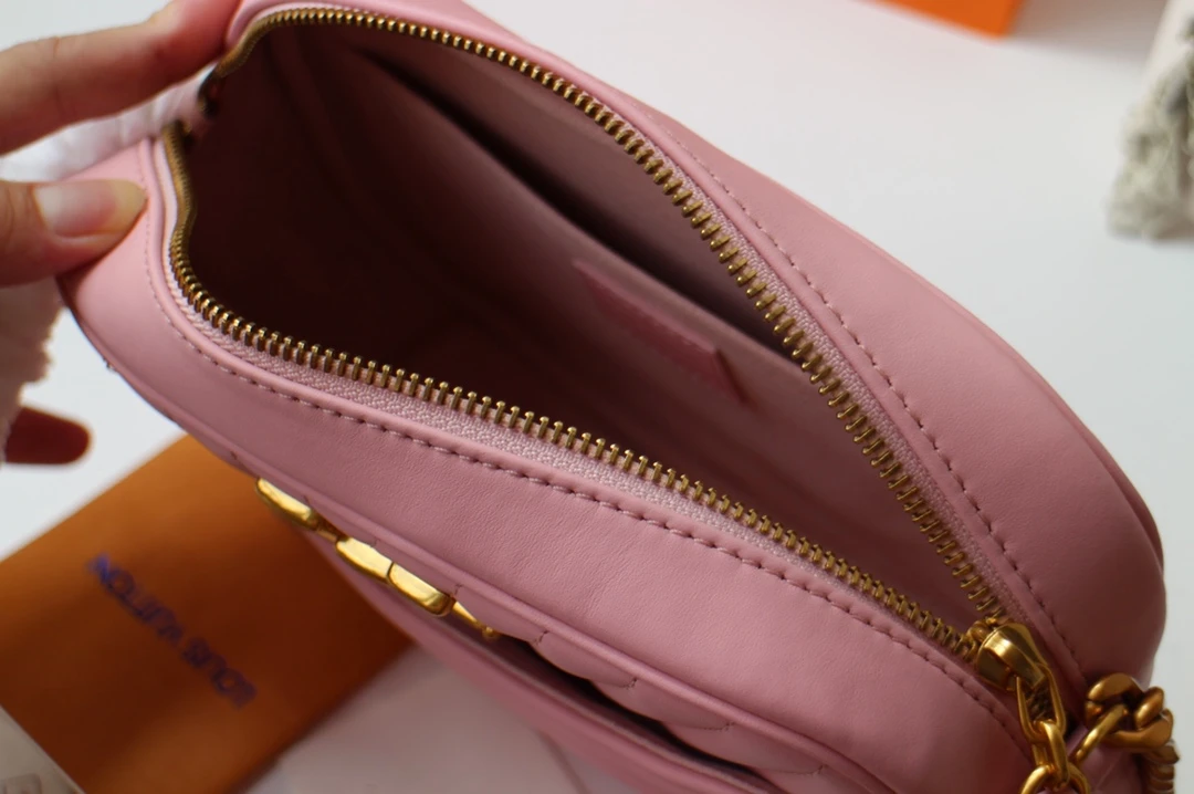 Louis Vuitton NEW WAVE CAMERA BAG M53683 7 Louis Vuitton NEW WAVE CAMERA BAG M53683