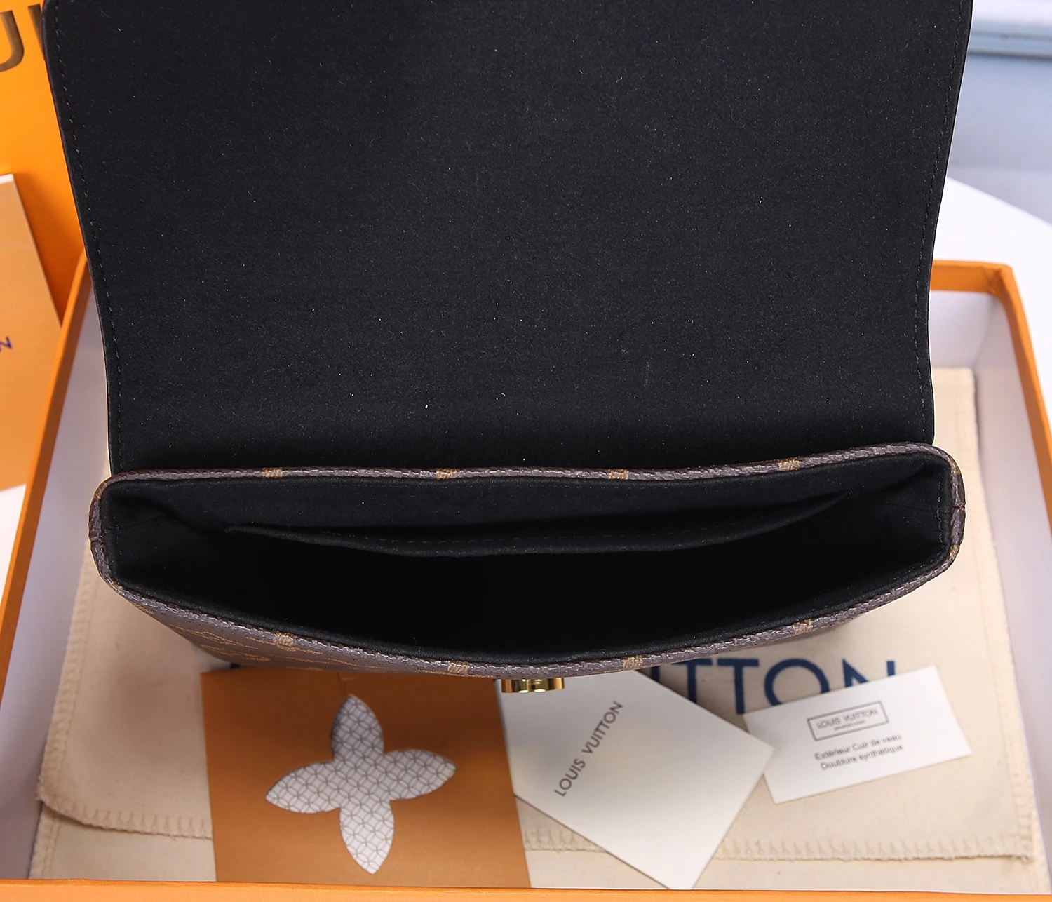 Louis Vuitton LOCKY BB 44141/44322 8 44141-8