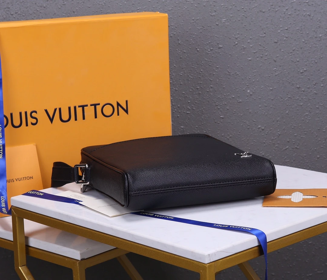 Louis Vuitton ALEX MESSENGER BB M30265 4 ALEX MESSENGER BB M