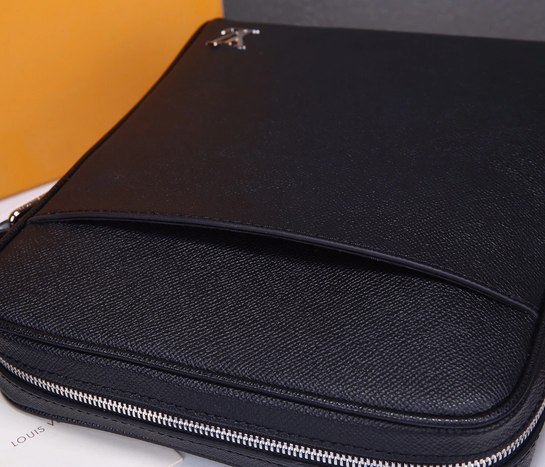 Louis Vuitton ALEX MESSENGER BB M30265 6 ALEX MESSENGER BB M