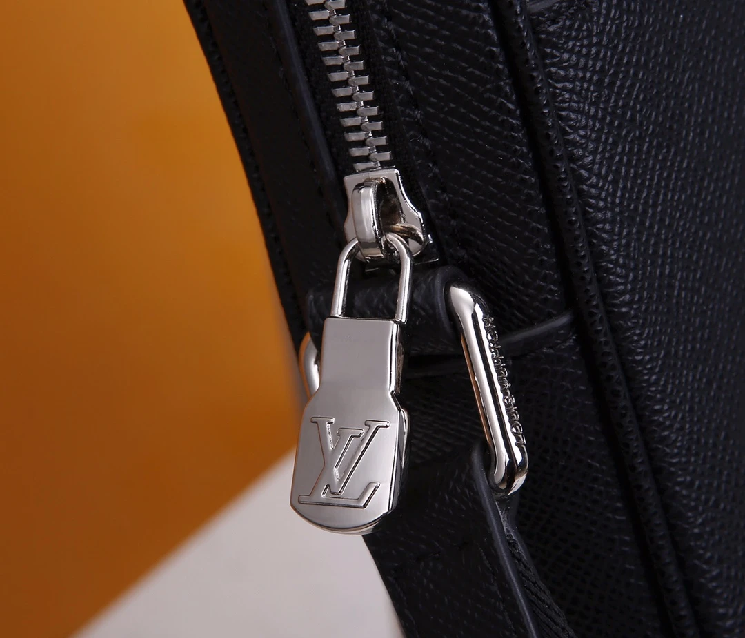 Louis Vuitton ALEX MESSENGER BB M30265 7 ALEX MESSENGER BB M