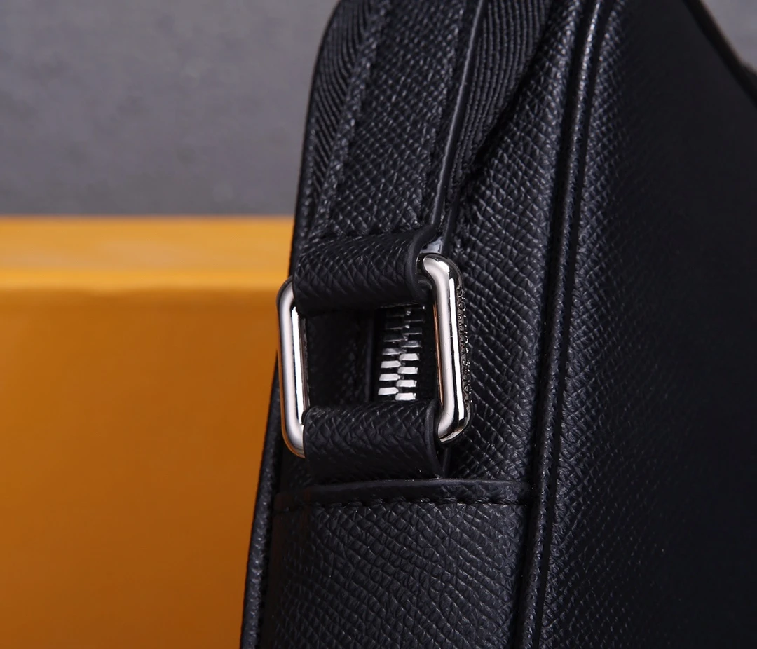 Louis Vuitton ALEX MESSENGER BB M30265 8 ALEX MESSENGER BB M