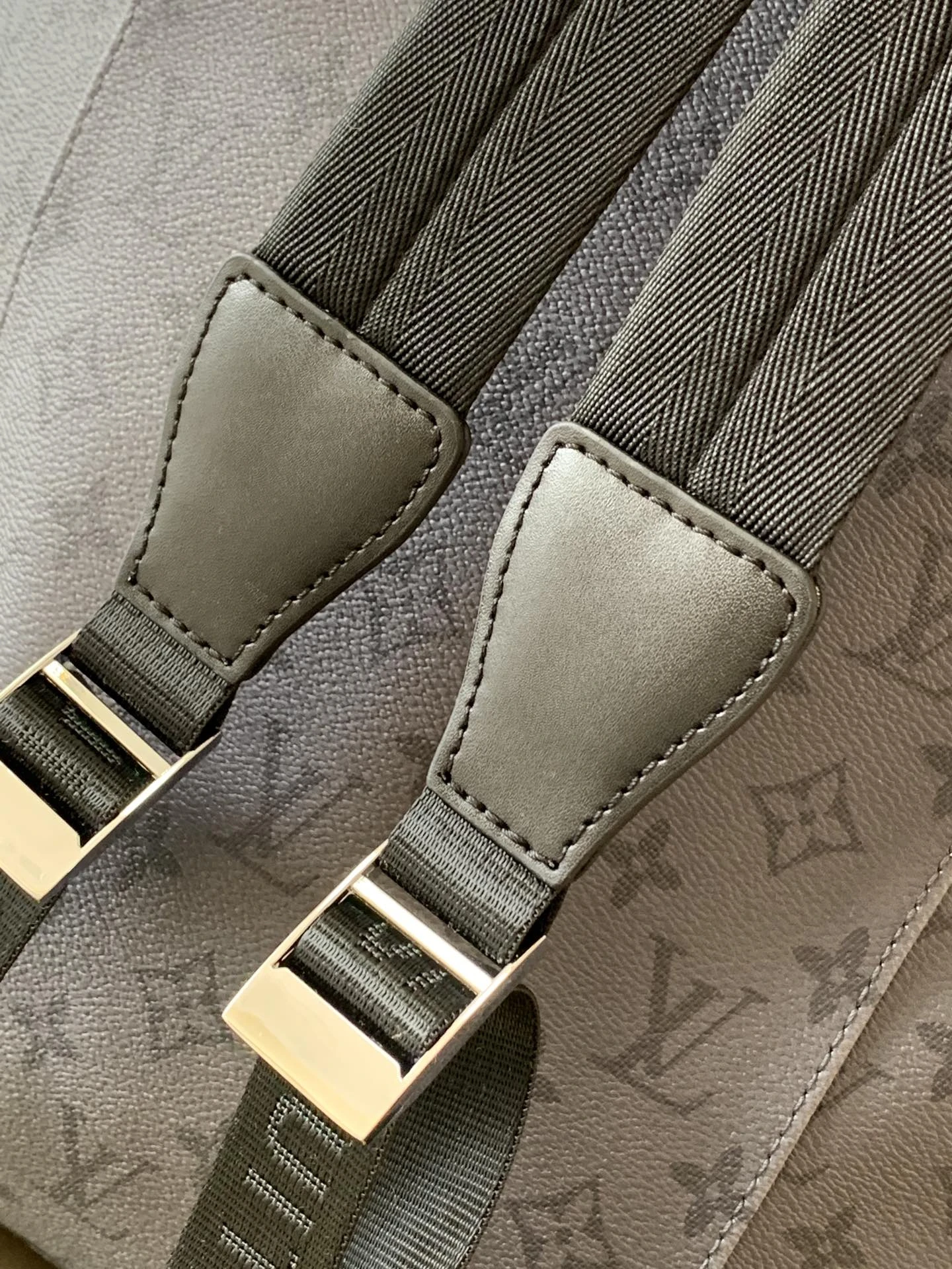 Louis Vuitton AAA-CHRISTOPHER PM M45419 7 CHRISTOPHER PM M