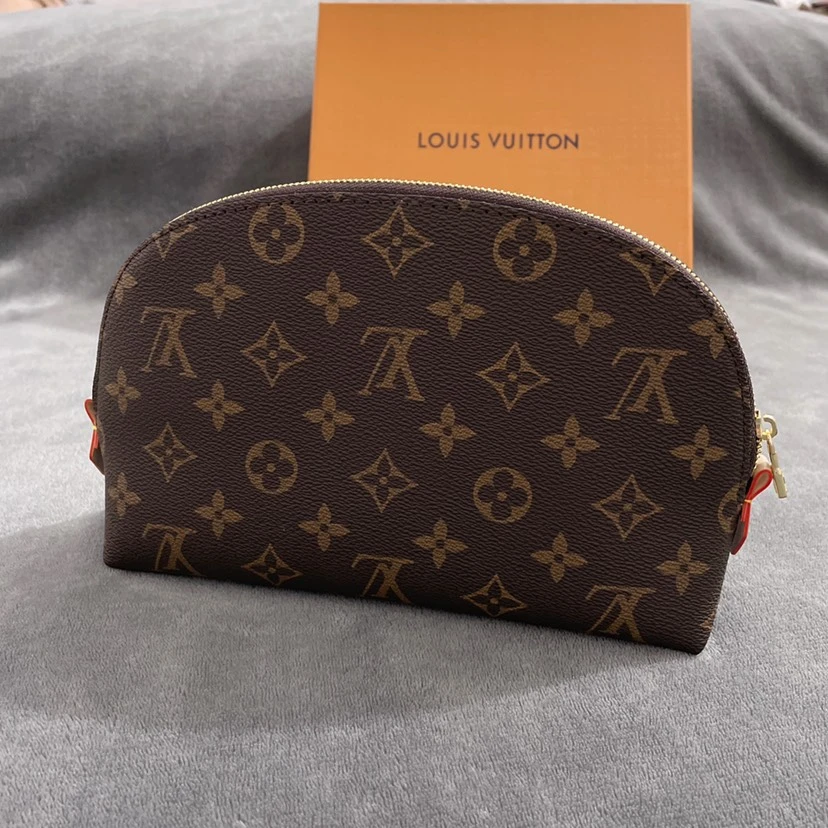 Louis Vuitton Cosmetic Pouch K02 5 EBEAEEBFAEBBEE