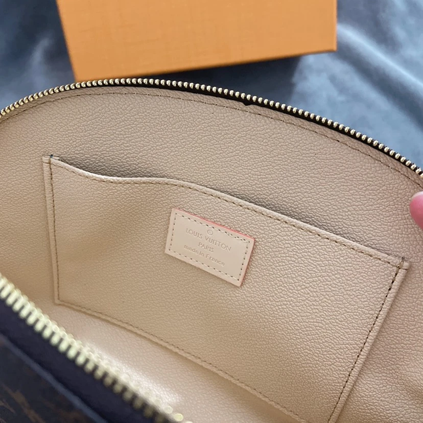 Louis Vuitton Cosmetic Pouch K02 3 EBEAEEBFAEBBEE