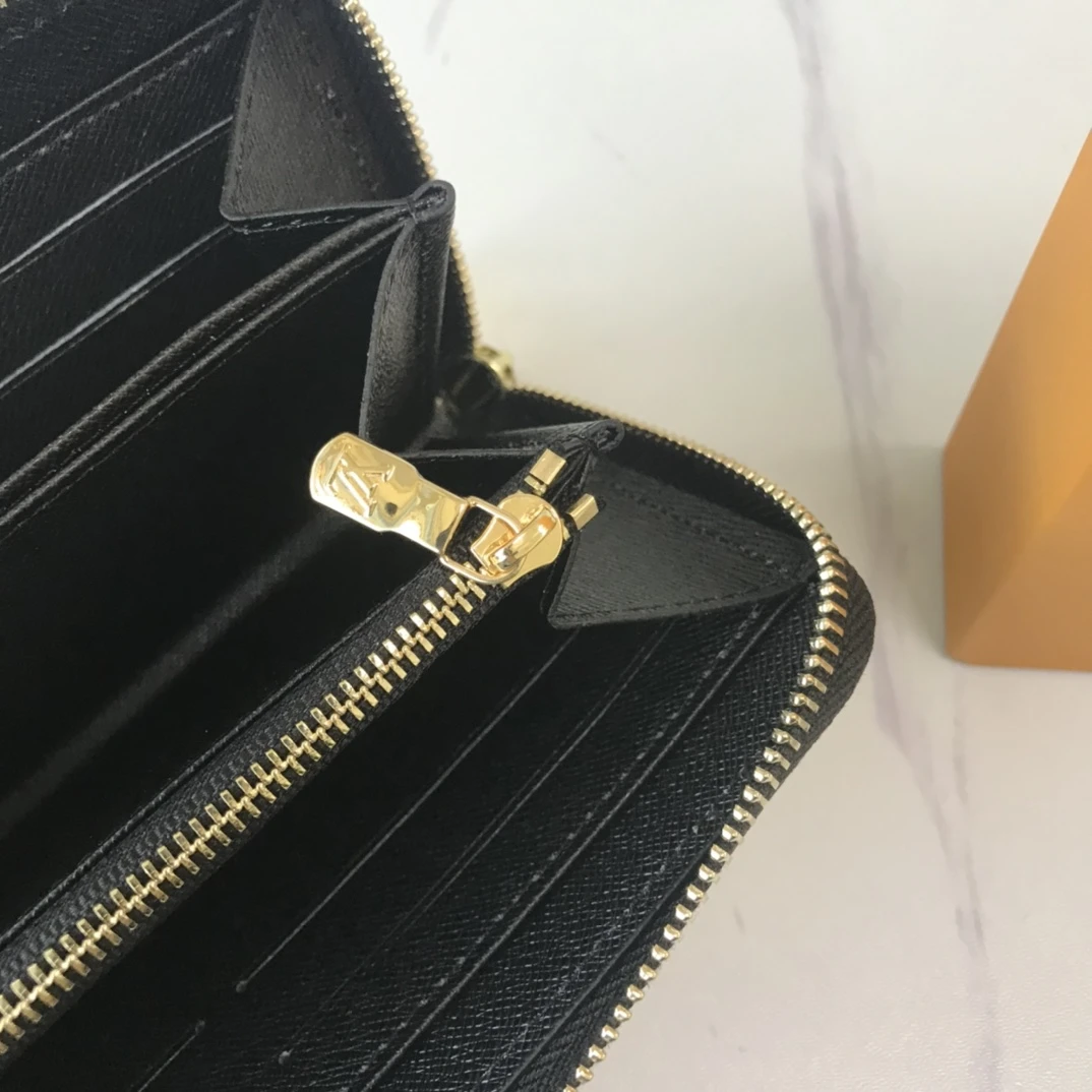 Louis Vuitton GAME ON ZIPPY WALLET M80323 Black/White 18 GAME ON ZIPPY WALLET M