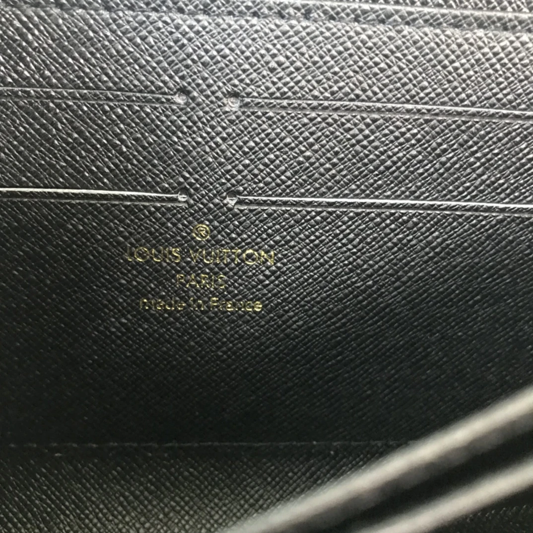 Louis Vuitton GAME ON ZIPPY WALLET M80323 Black/White 19 GAME ON ZIPPY WALLET M