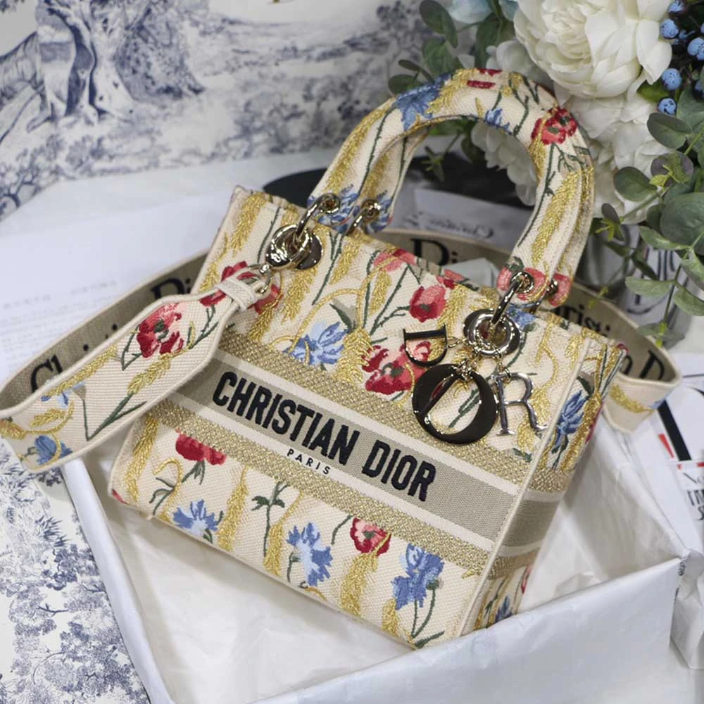 Dior AAA-Flowers Medium Lady D-Lite Bag M0565/Embroidery 1 M