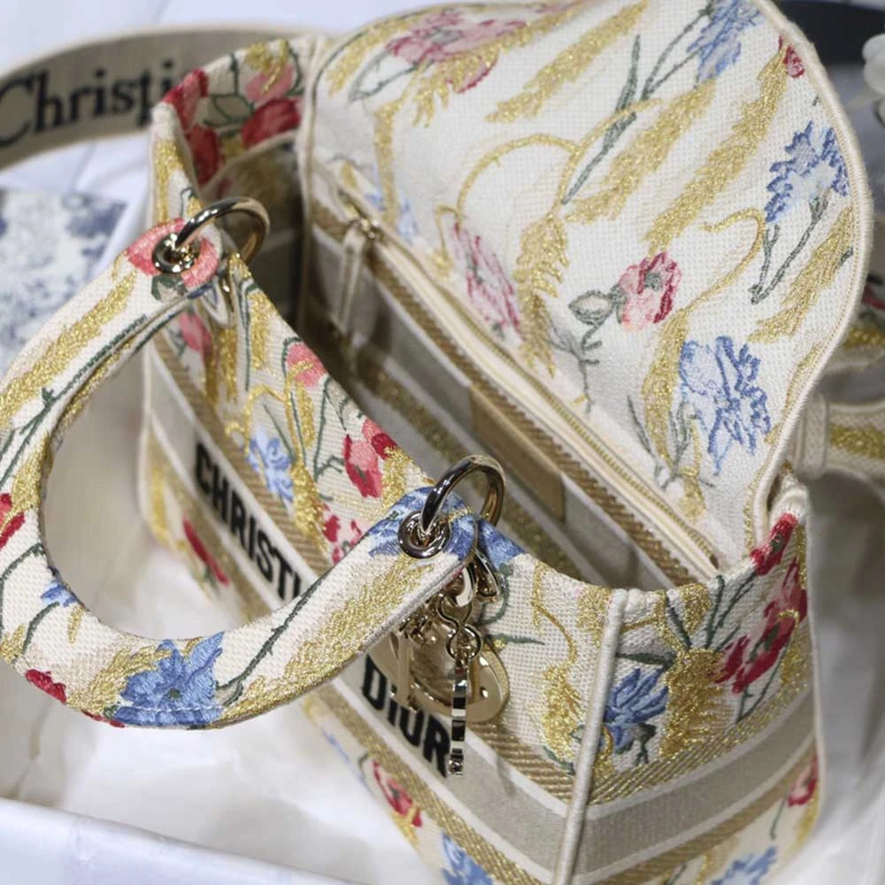Dior AAA-Flowers Medium Lady D-Lite Bag M0565/Embroidery 2 M