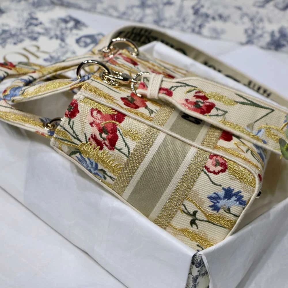 Dior AAA-Flowers Medium Lady D-Lite Bag M0565/Embroidery 4 M