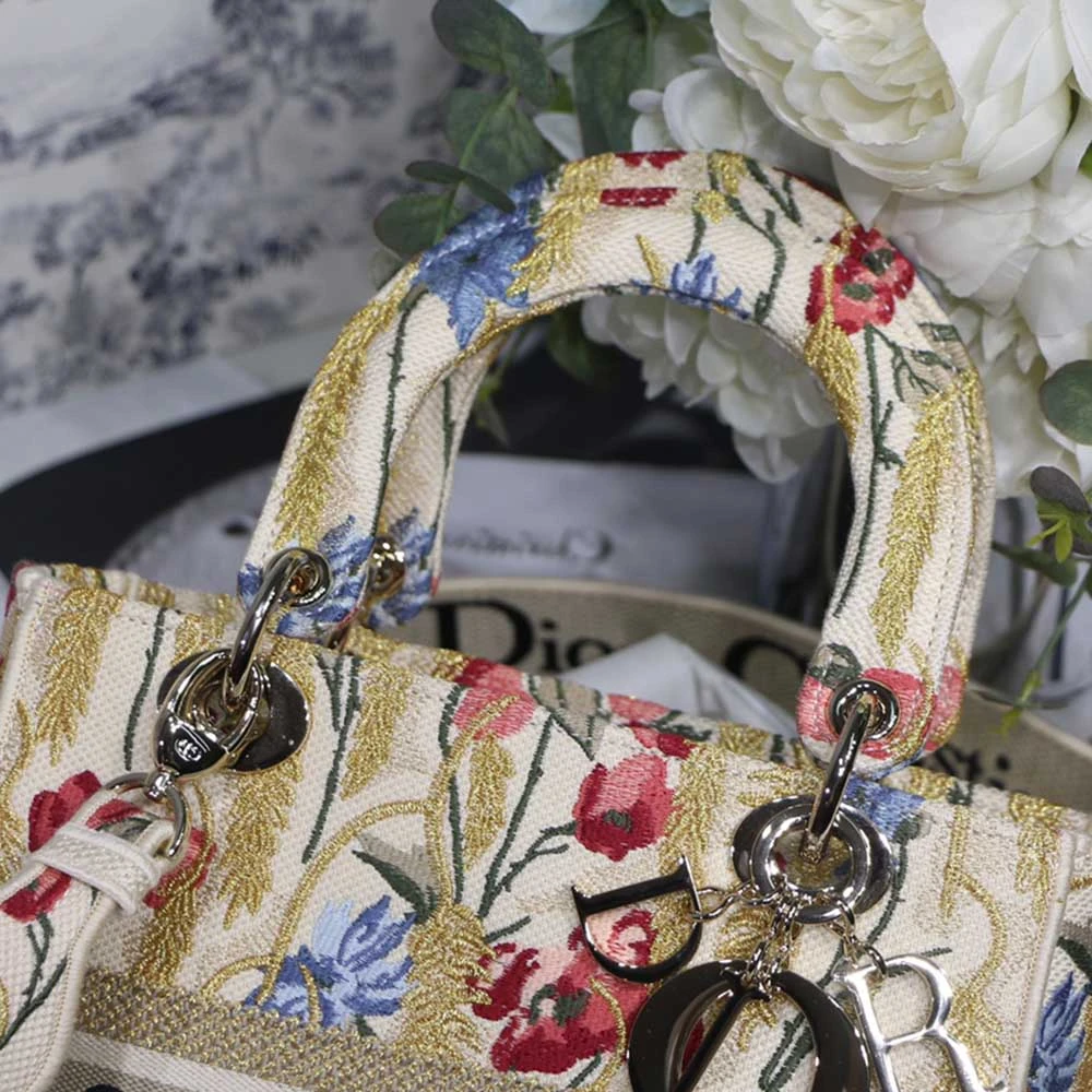 Dior AAA-Flowers Medium Lady D-Lite Bag M0565/Embroidery 7 M