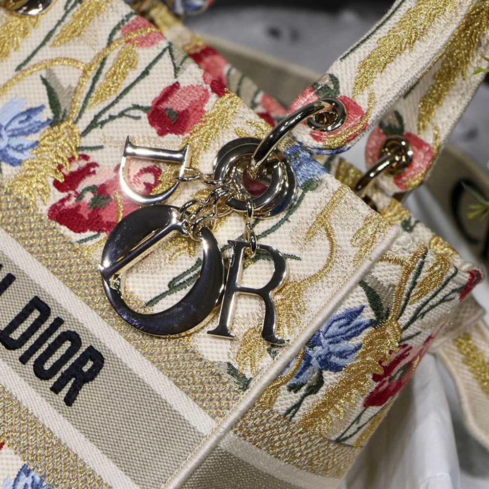 Dior AAA-Flowers Medium Lady D-Lite Bag M0565/Embroidery 8 M