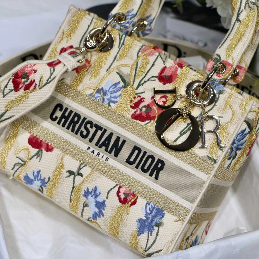 Dior AAA-Flowers Medium Lady D-Lite Bag M0565/Embroidery 9 M
