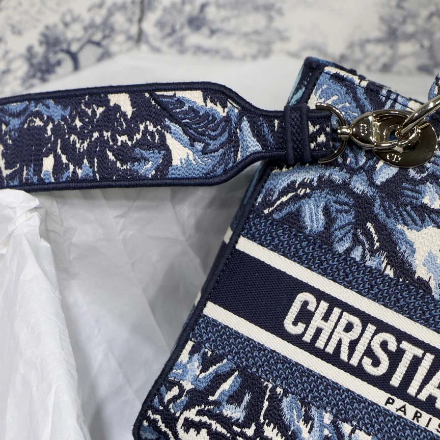 Dior AAA-MEDIUM LADY D-LITE BAG /Embroidered Logo 3 MO