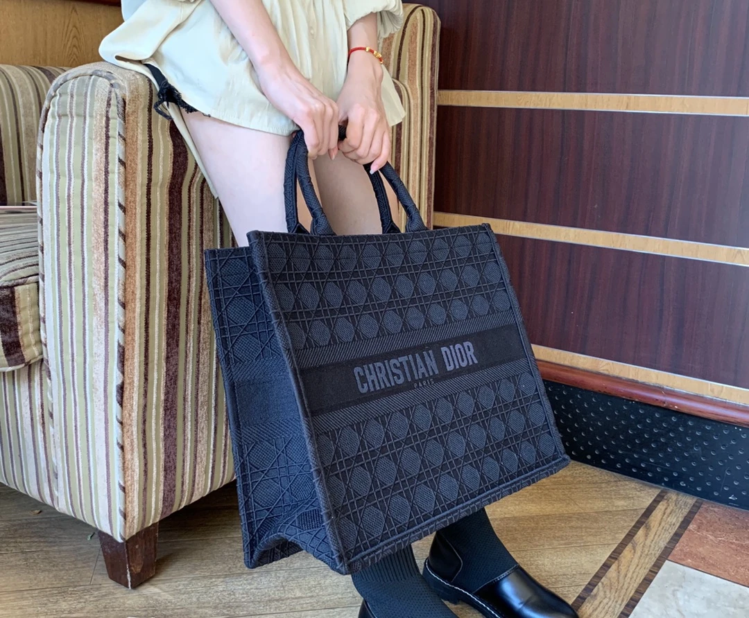 Dior AAA-Embroidery Book Tote 41.5×35 1 MZR