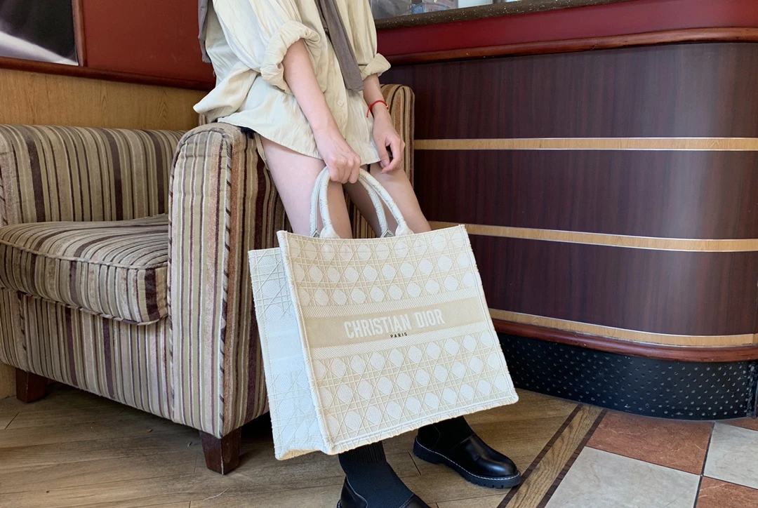 Dior AAA-Embroidery Book Tote 41.5×35 6 MZR