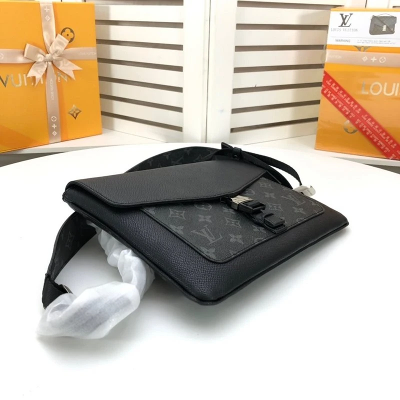 Louis Vuitton Outdoor Flap Messenger M30413 4 M