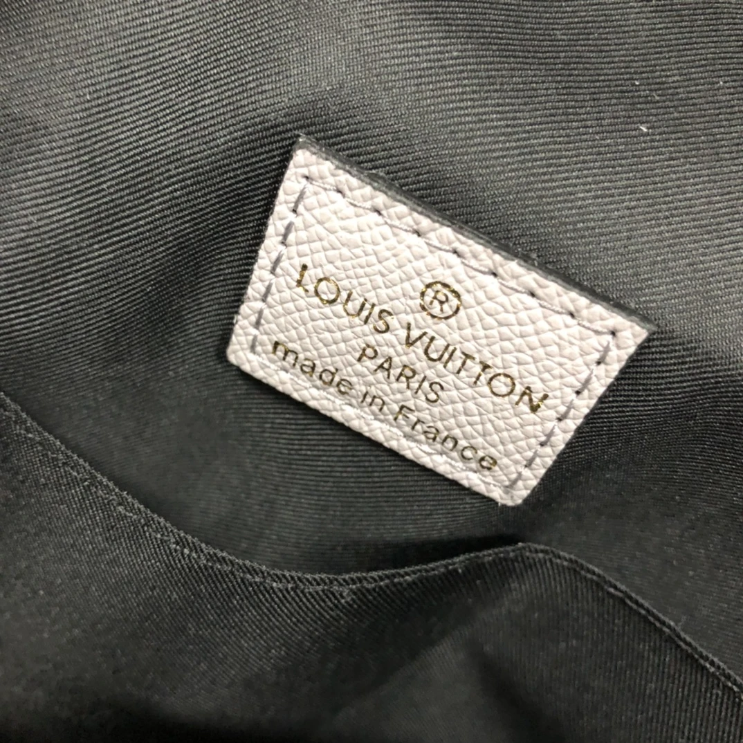 Louis Vuitton Avenue Sling Bag M30443 19 M