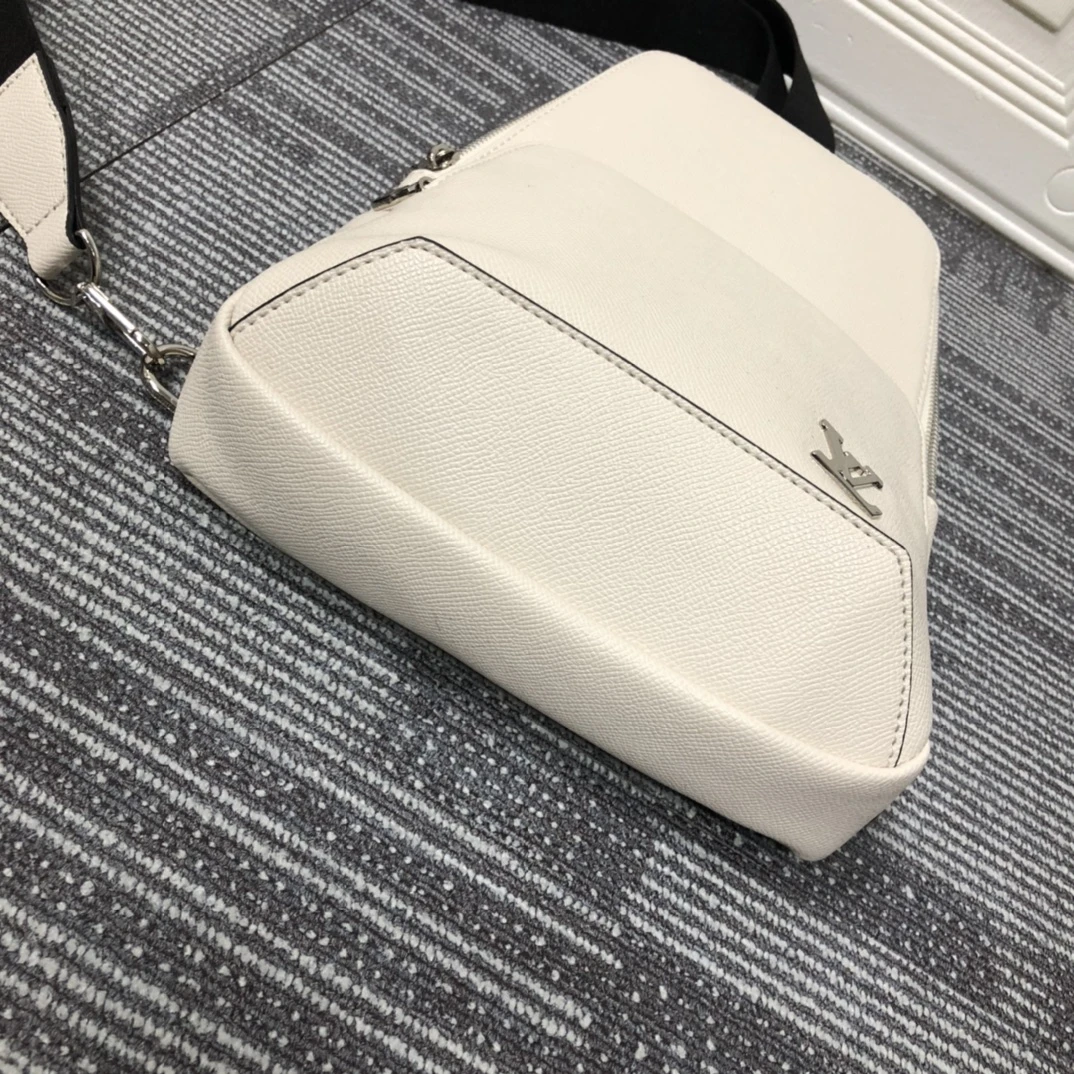 Louis Vuitton Avenue Sling Bag M30443 22 M