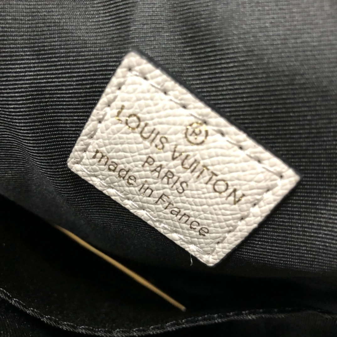 Louis Vuitton Avenue Sling Bag M30443 23 M