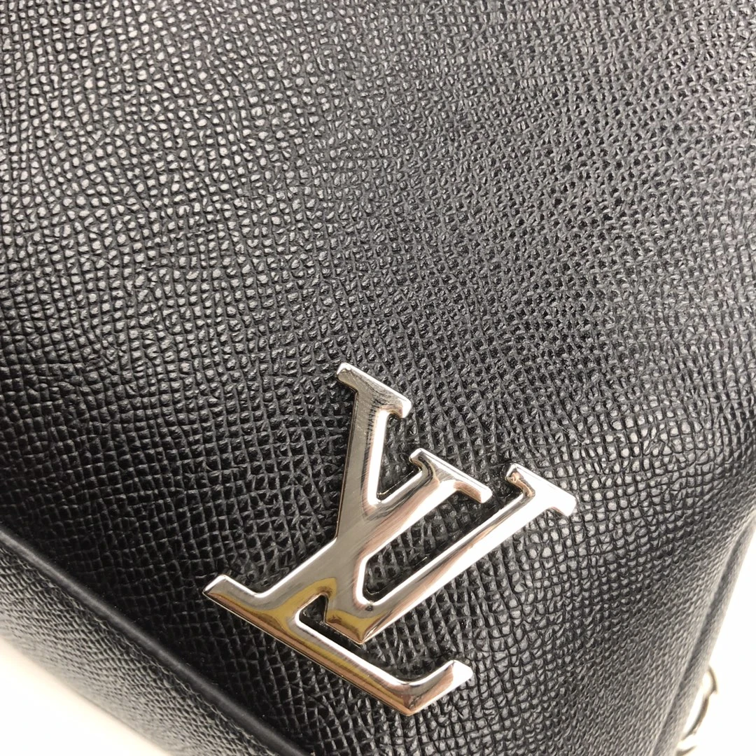 Louis Vuitton Avenue Sling Bag M30443 9 M