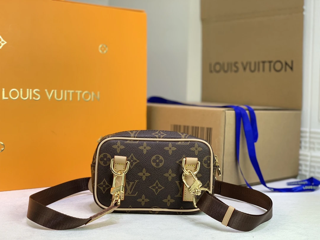 Louis Vuitton Taigarama Outdoor Pouch Brown/Black 4 M