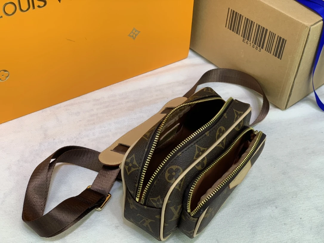 Louis Vuitton Taigarama Outdoor Pouch Brown/Black 6 M