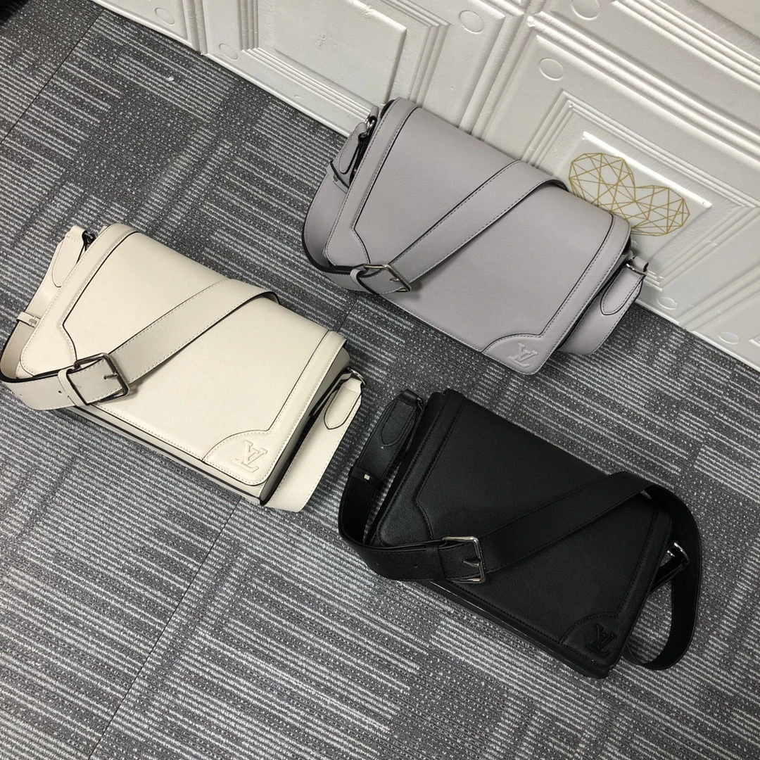 Louis Vuitton NEW FLAP MESSENGER M30813 1 M