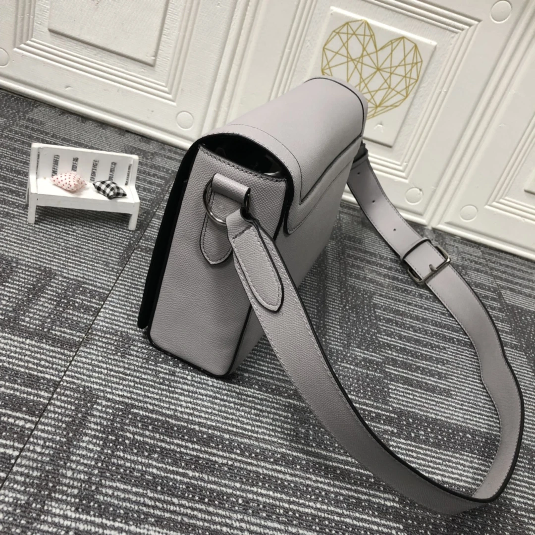 Louis Vuitton NEW FLAP MESSENGER M30813 13 M