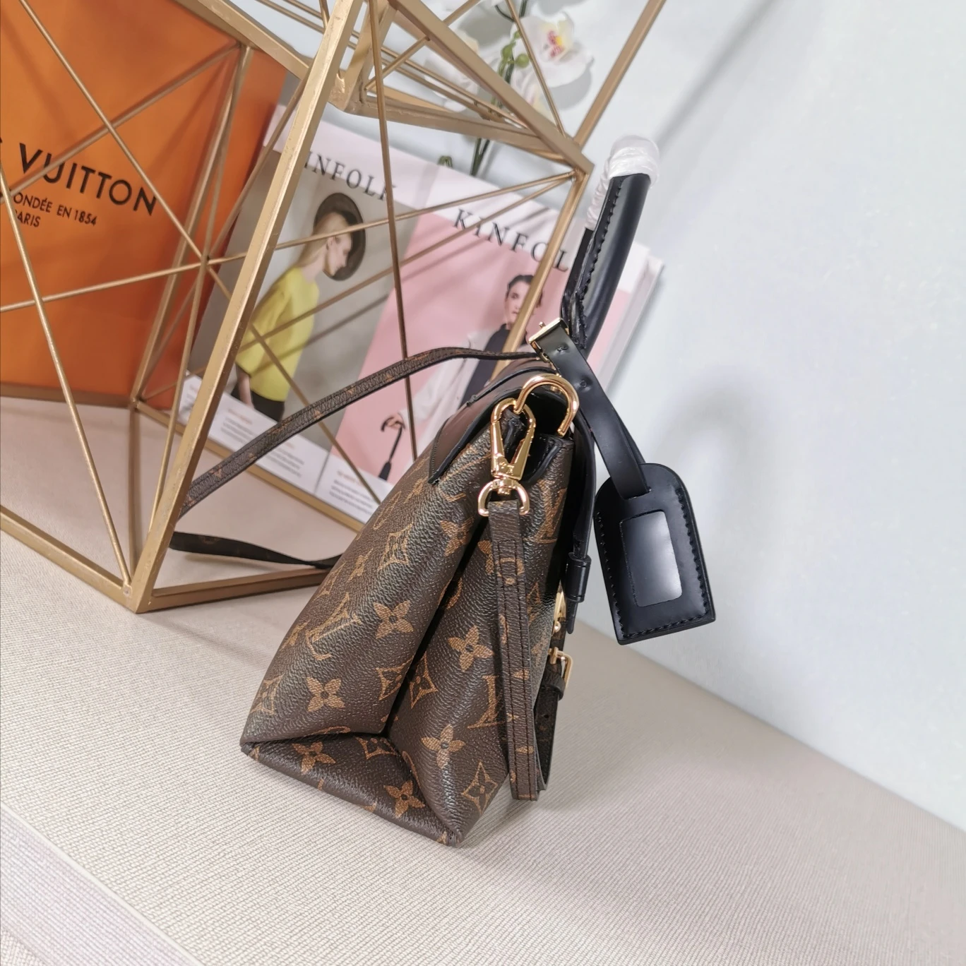 Louis Vuitton ONE HANDLE M43125 7 M