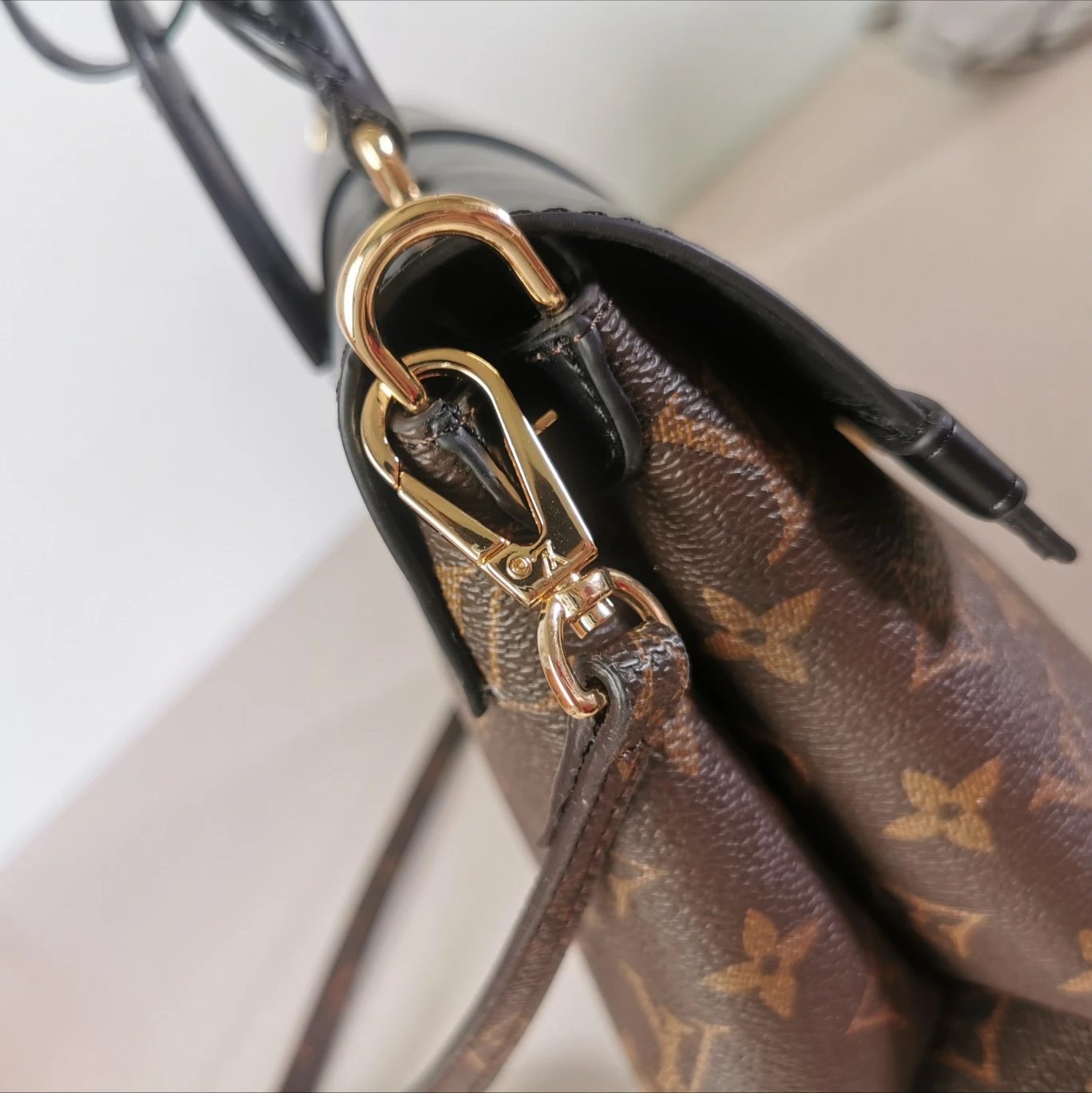 Louis Vuitton ONE HANDLE M43125 8 M