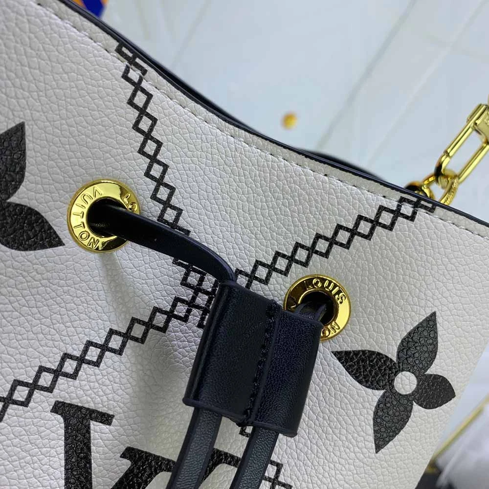 Louis Vuitton NeoNoe BB bucket bag M44022 13 M