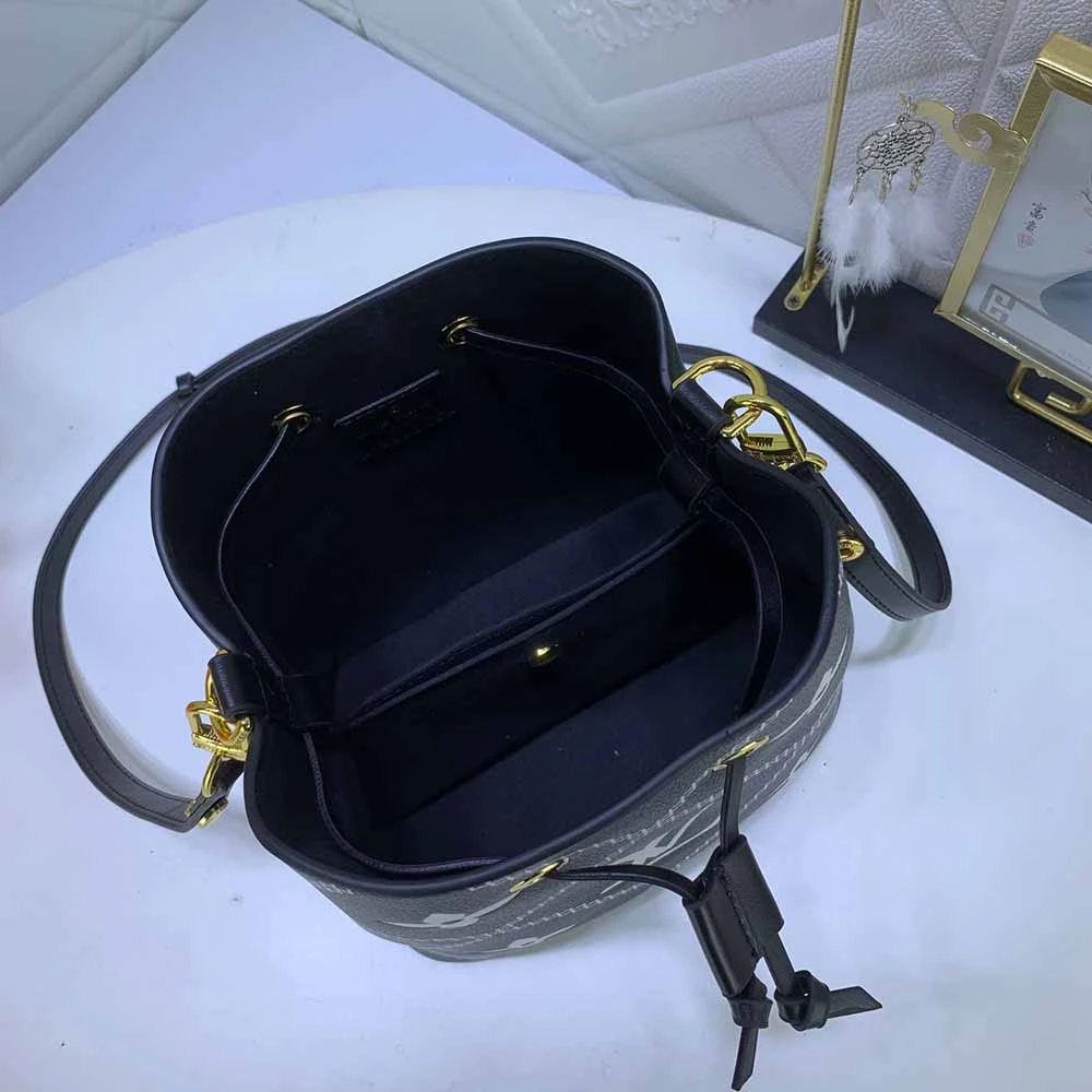 Louis Vuitton NeoNoe BB bucket bag M44022 4 M