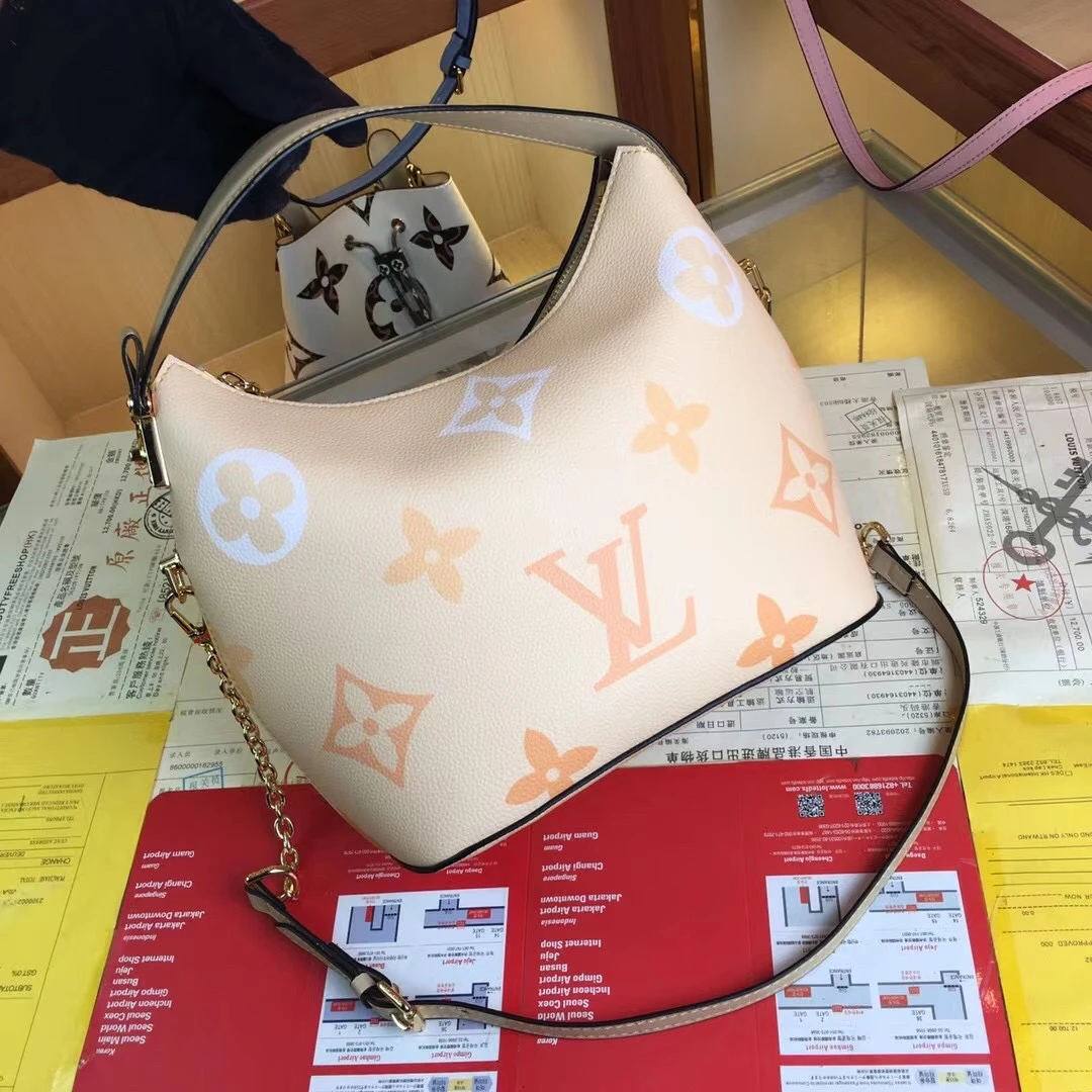 Louis Vuitton MARSHMALLOW hobo bag Beige/Pink/Blue 2 M