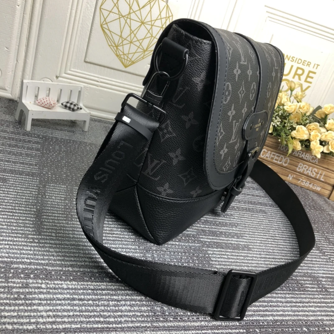 Louis Vuitton Saumur Messenger M45911 2 M