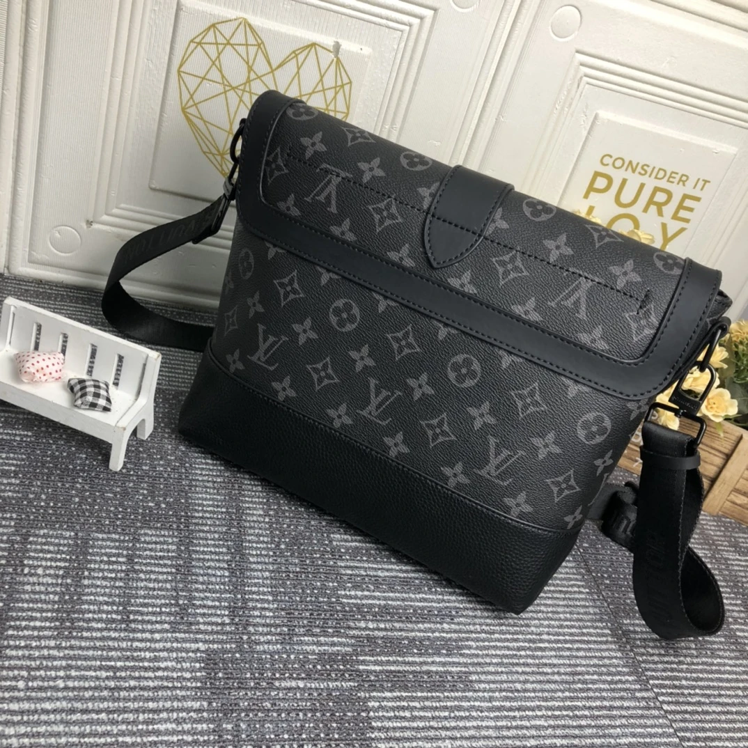 Louis Vuitton Saumur Messenger M45911 3 M
